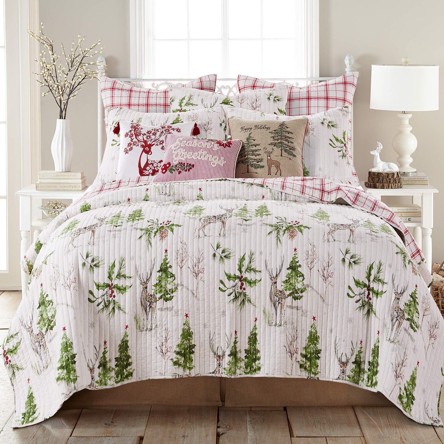 Villa Lugano Sleigh Bells Sleigh Bells Quilt  Full/Queen  Tree and Reindeer  Red Green Grey White  Quilt 88x92in.)  Reversible  Cotton/Poly
