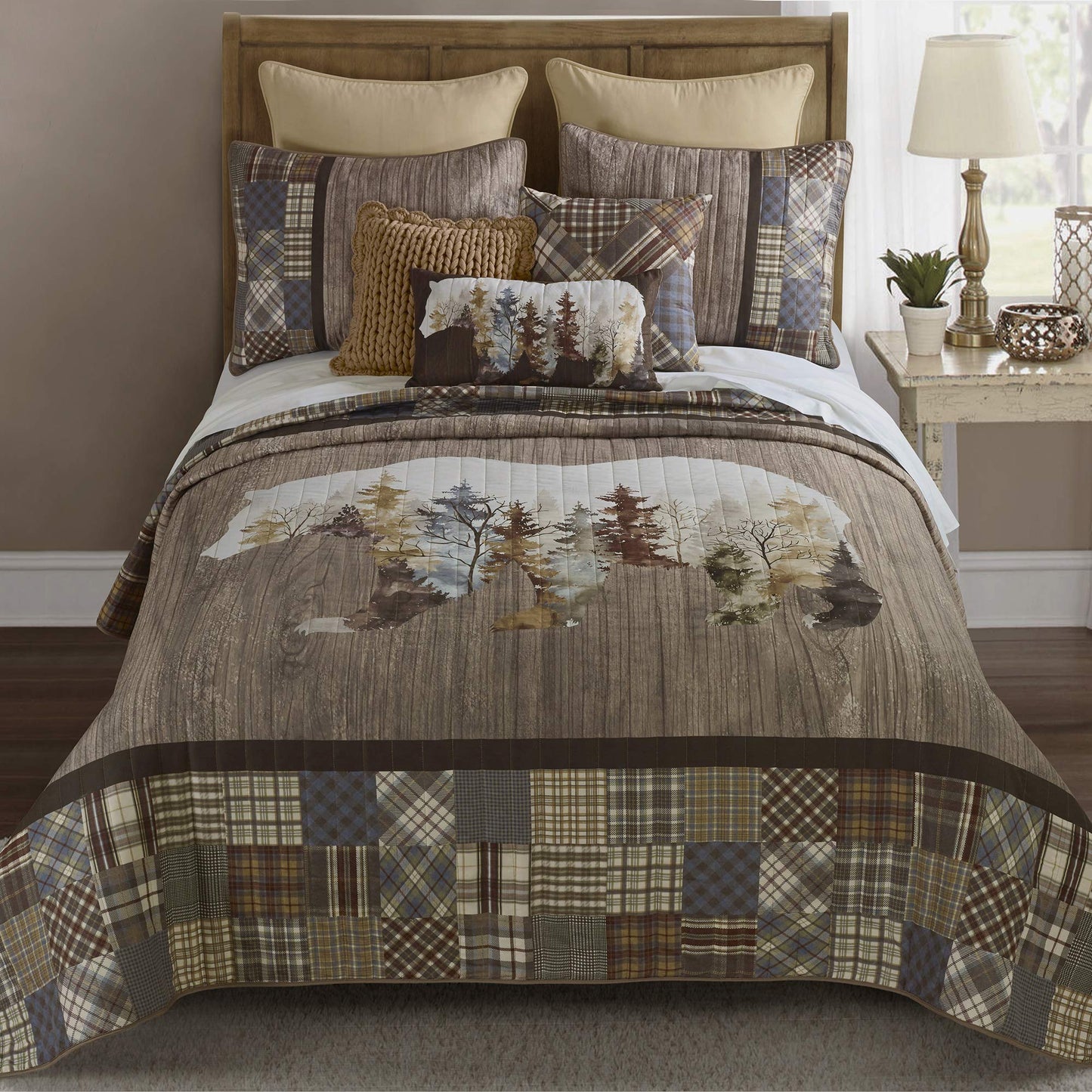 Full/Queen Bedding Set  3 Piece  Chimera Bear Lodge Quilt Set with Full/Queen Quilt and Standard Pillow Shams  Fits Queen Size and Full Size Beds  Machine Washable