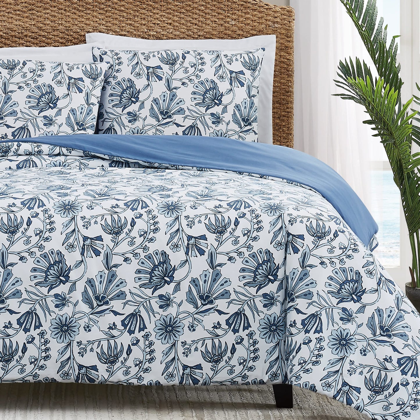 Amelia Floral, Full/Queen, White/Blue