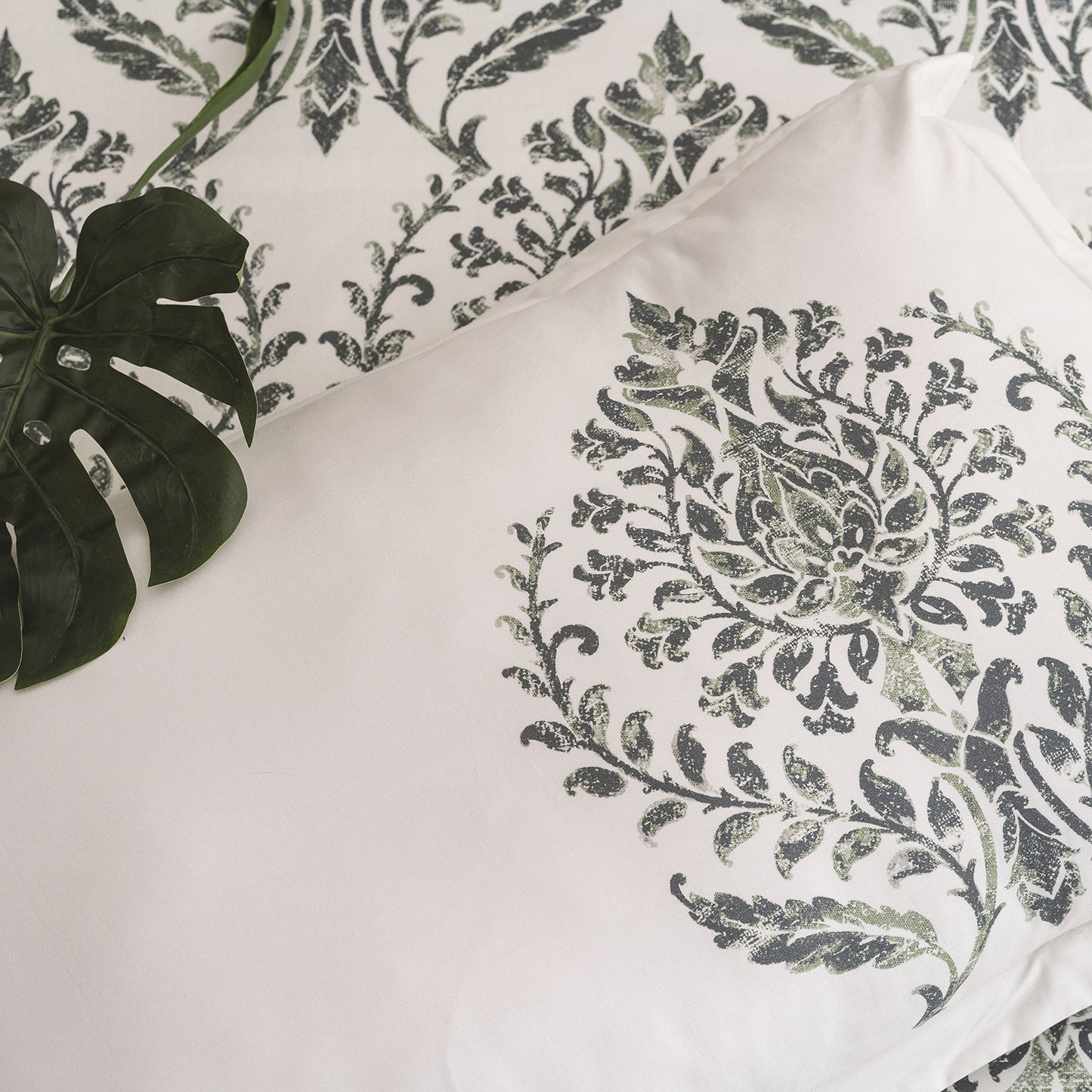 A1PDUV008-Queen Reversible Duvet Cover  Trellis Damask Cotton, Wrinkle Free 3 Piece Duvet Bedding Set with Pillow Shams and Button Closure, Green, 88 x 92  Queen