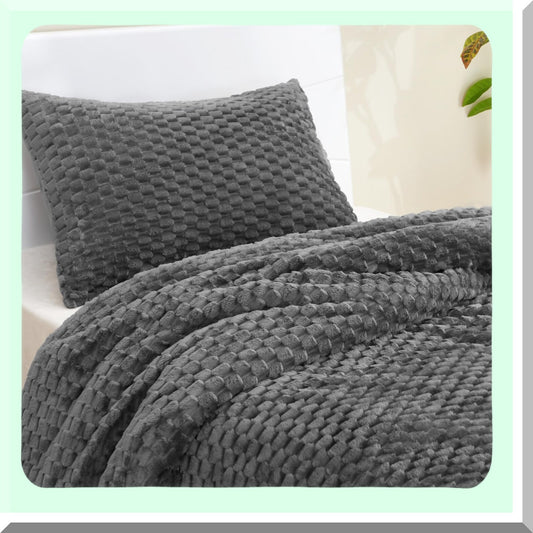 Plushy Twin Comforter Set - Premium Flannel Checkered Bedding, Cozy Velvet Comforter Set in Grey, 2-Piece Winter Bed Set for Twin Beds