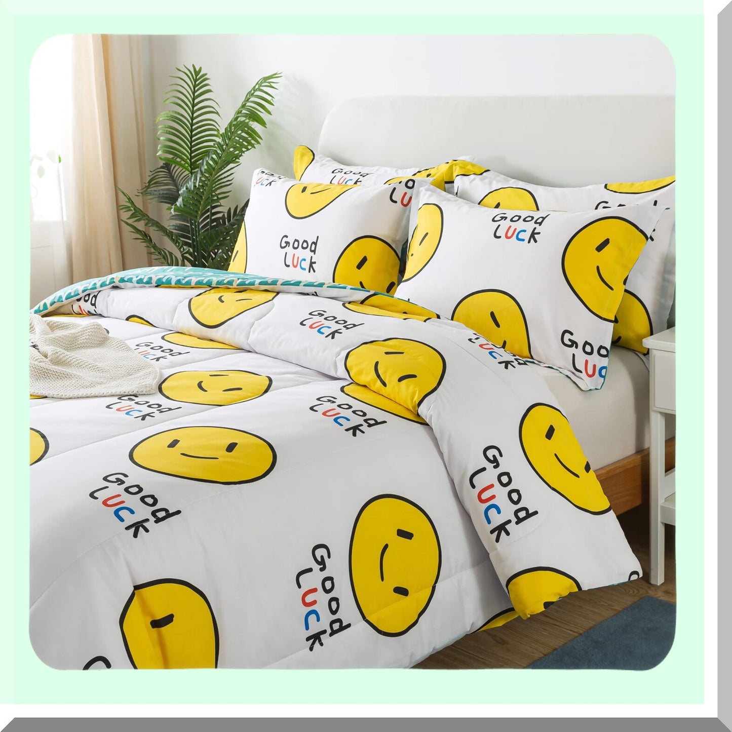 EmojiBreeze Summer Comforter Set - Lightweight White Bedding for Teen Adult Queen - Smiling Face Print - Ultra Breathable Down Alternative - Cute Emoji Style - 3Pcs Set