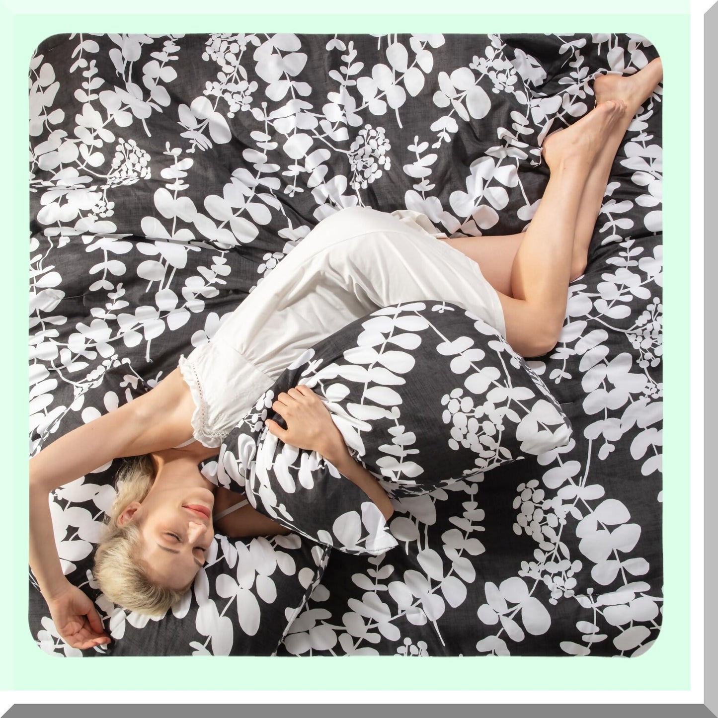 Breathable Floral Comforter Set - Lightweight All Season Farmhouse Bedding with Matching Shams - Cal Black 3 Piece Reversible Microfiber Comforters