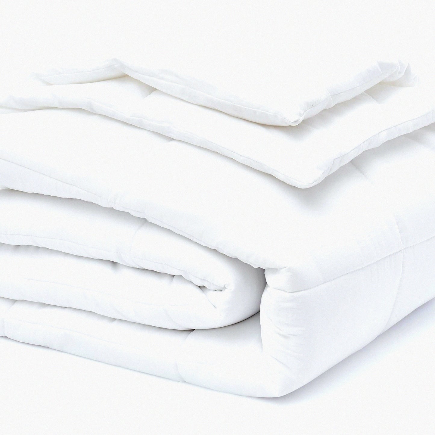 Luxury All-Season Quilted Comforter - Hotel Style Premium Bedding Insert - Machine Washable Down Alternative Duvet - 102 x 90-inch White Comforter