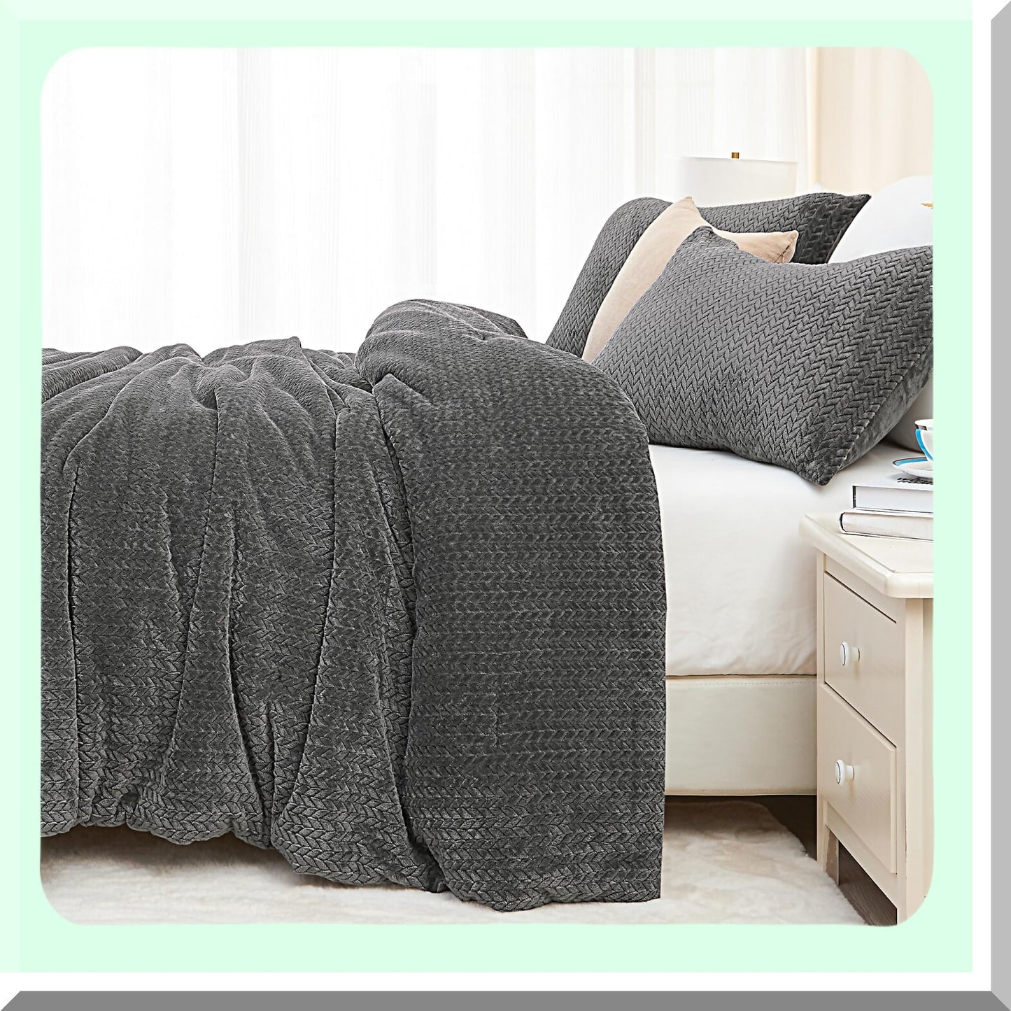 WinterFur Comfort Queen Set - Grey Furry Leaves Pattern Bedding - Ultra Soft Velvet 3 Piece Bed Set - Fluffy Queen Comforter Set