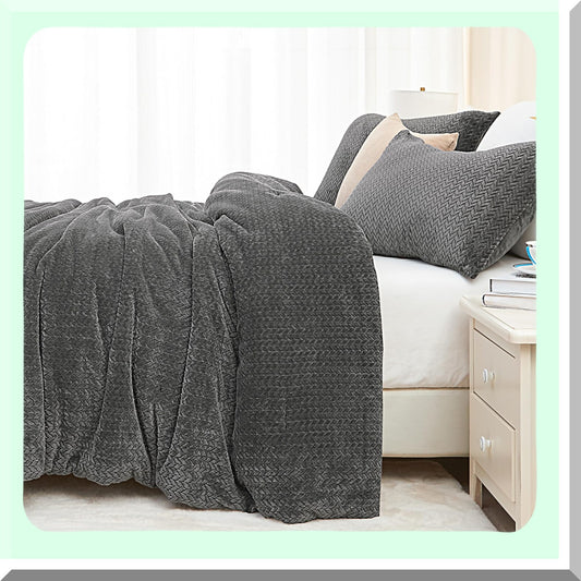 WinterFur Comfort Queen Set - Grey Furry Leaves Pattern Bedding - Ultra Soft Velvet 3 Piece Bed Set - Fluffy Queen Comforter Set