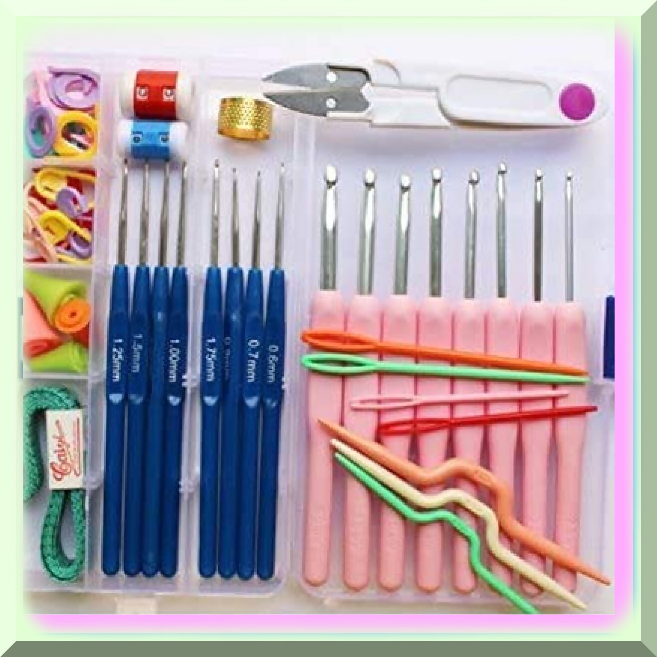 Green Haven Crochet Kit with 52 Hooks in 16 Sizes in Plastic Case