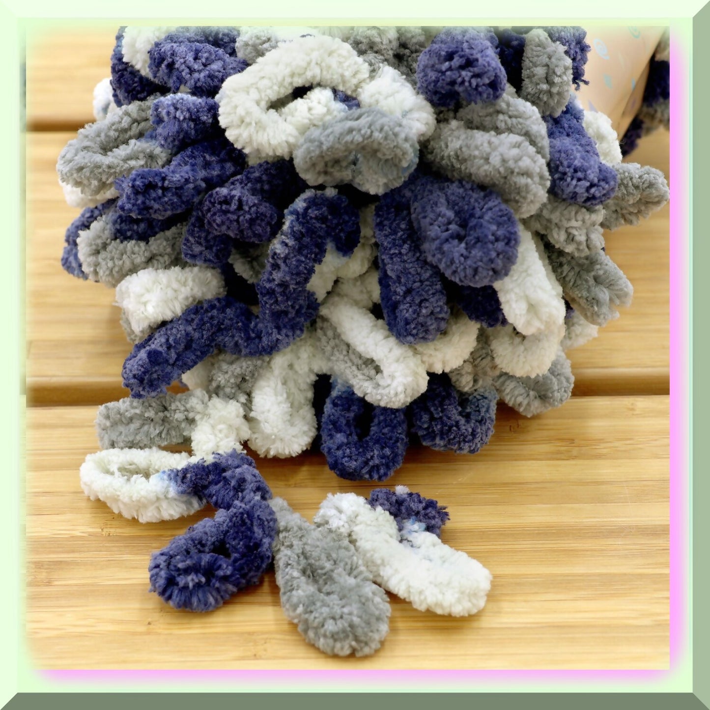 Colorful Waves Jumbo Polyester Yarn 5 Skeins 100g Multicolor Navy Grey