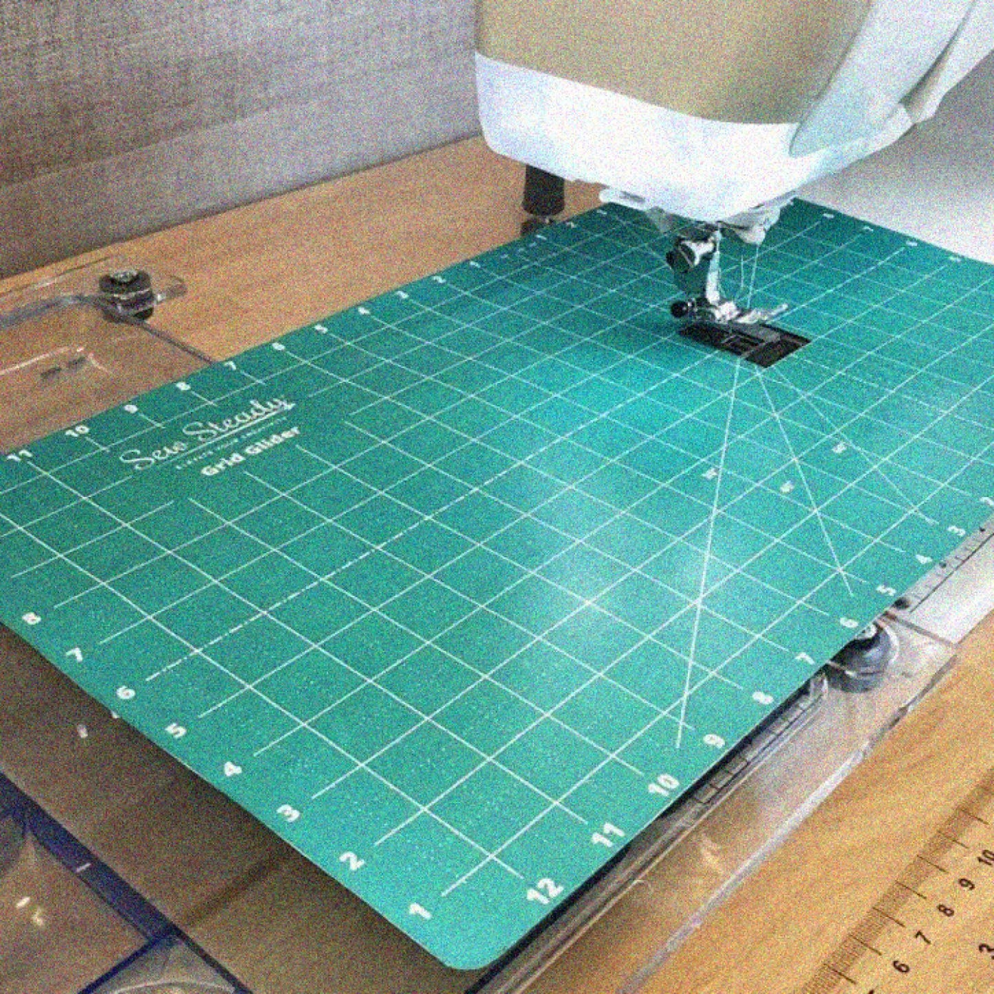 Free Motion Quilting Slider Mat 12x20 with Grid