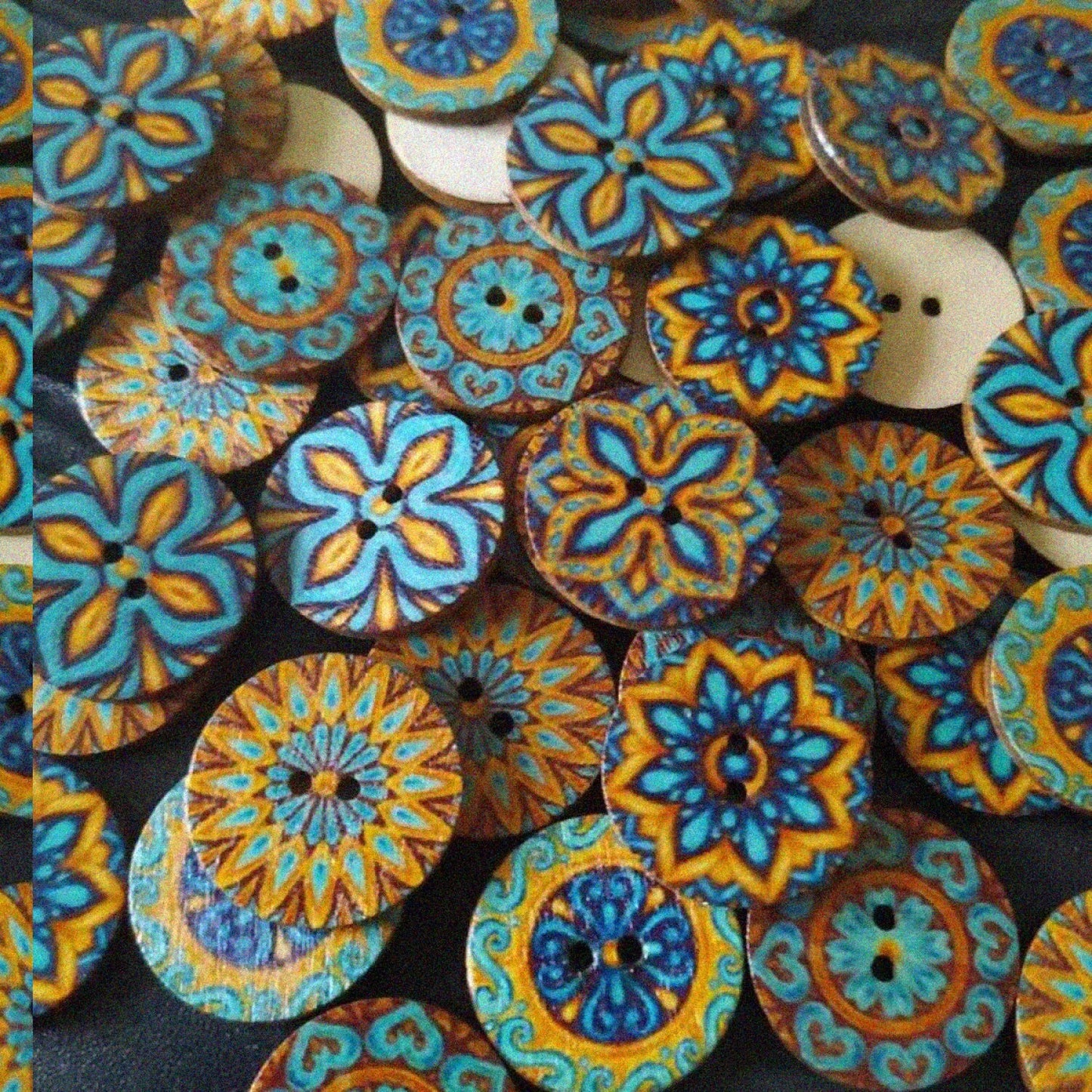400 Pcs Wooden Buttons Set 15mm, 20mm, 25mm Blue